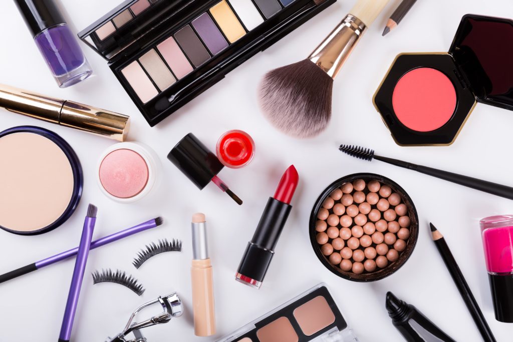 La conception des emballages cosmétiques est liée à l'image de l'ensemble du produit, par une attention de plus en plus grande