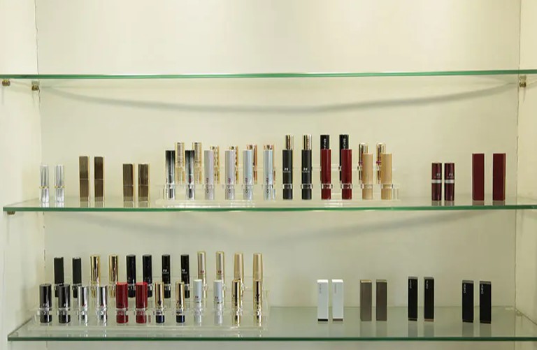 La science des tubes de mascara : comment les formulations et les emballages fonctionnent ensemble