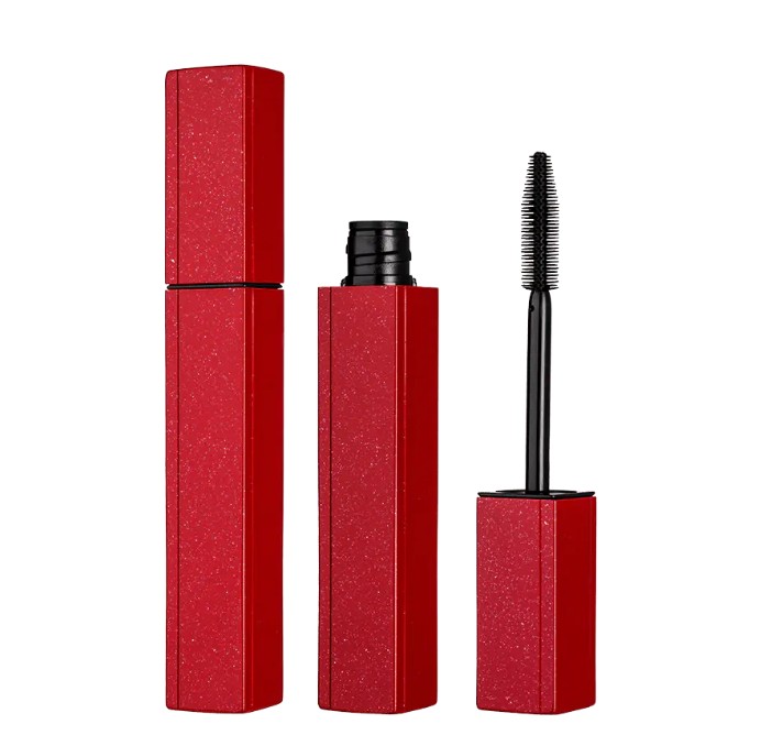 Quelles sont les caractéristiques de la conception de la tête de pinceau du mascara et quel effet a-t-il sur l'effet de maquillage des cils?